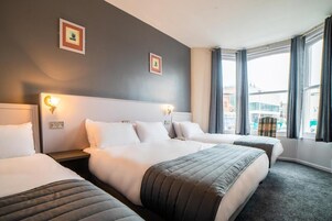 Quadruple Room | Desk, free WiFi, bed sheets