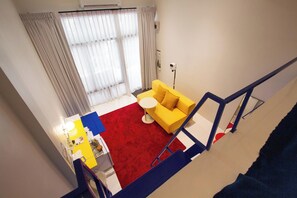 Deluxe Duplex King room (Stair in unit) | Living room