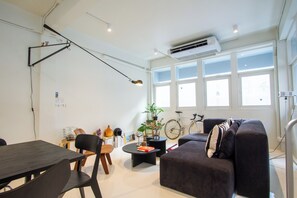 Daily local cuisine breakfast (THB 600 per person)