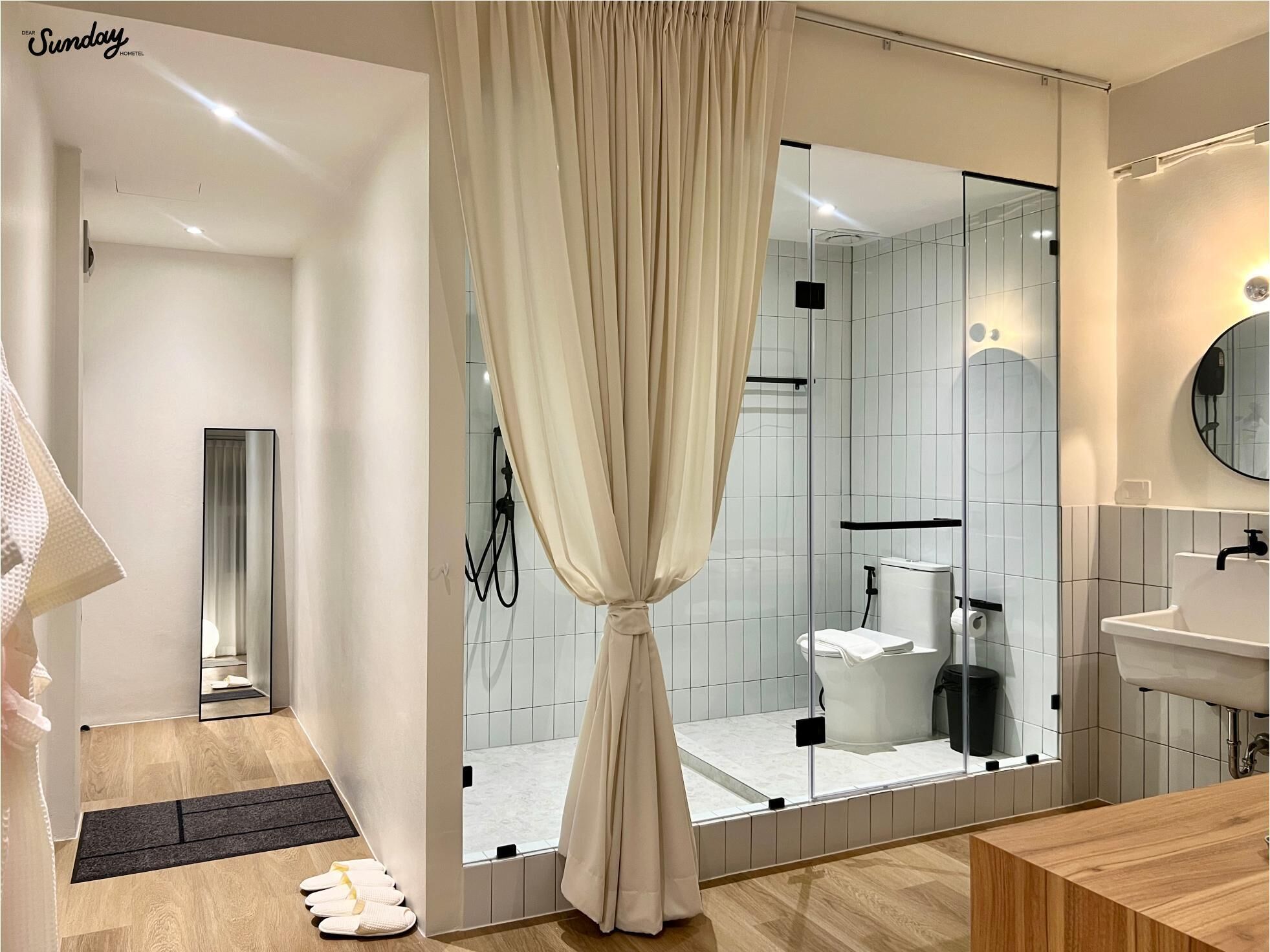 Deluxe Room, 1 King Bed, Non Smoking | Premium bedding, blackout curtains, free WiFi, bed sheets