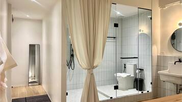 Deluxe Room, 1 King Bed, Non Smoking | Premium bedding, blackout curtains, free WiFi, bed sheets