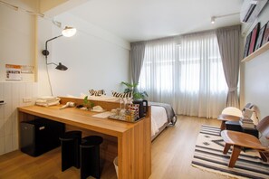 Deluxe kamer, 1 kingsize bed, niet-roken | Uitzicht vanuit de kamer