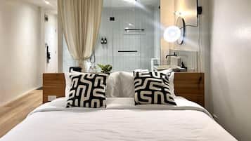 Deluxe Room, 1 King Bed, Non Smoking | Premium bedding, blackout drapes, free WiFi, bed sheets