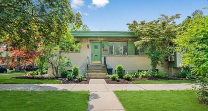 Spacious 3 Bedroom 1 Bathroom Rogers Park Town House Budget-Friendly