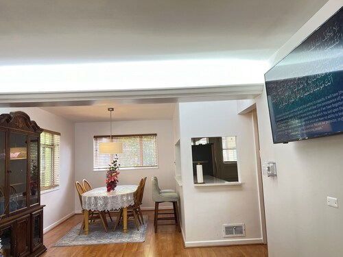 Spacious 3BR Rogers Park Town House Budget-Friendly