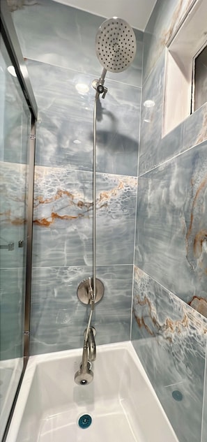 Toallas, jabón, papel de baño