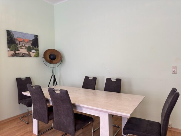 클래식 아파트, 침실 2개 | 다이닝