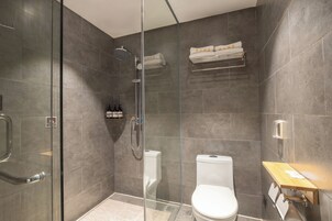 Escrivaninha, espaço de trabalho para notebook, cortinas blackout