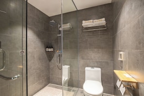 Bureau, espace de travail pour ordinateur portable, rideaux occultants