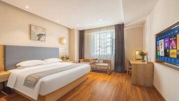 Habitació individual, 1 llit de matrimoni gran | Escriptori, espai de treball apte per a portàtils i cortines opaques