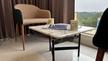 Phòng đôi Premium, quang cảnh thành phố | Bàn, khu vực làm việc phù hợp cho laptop, phòng cách âm