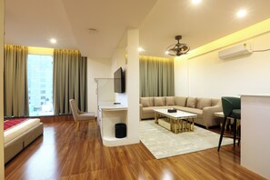 Signature Suite, City View | Television