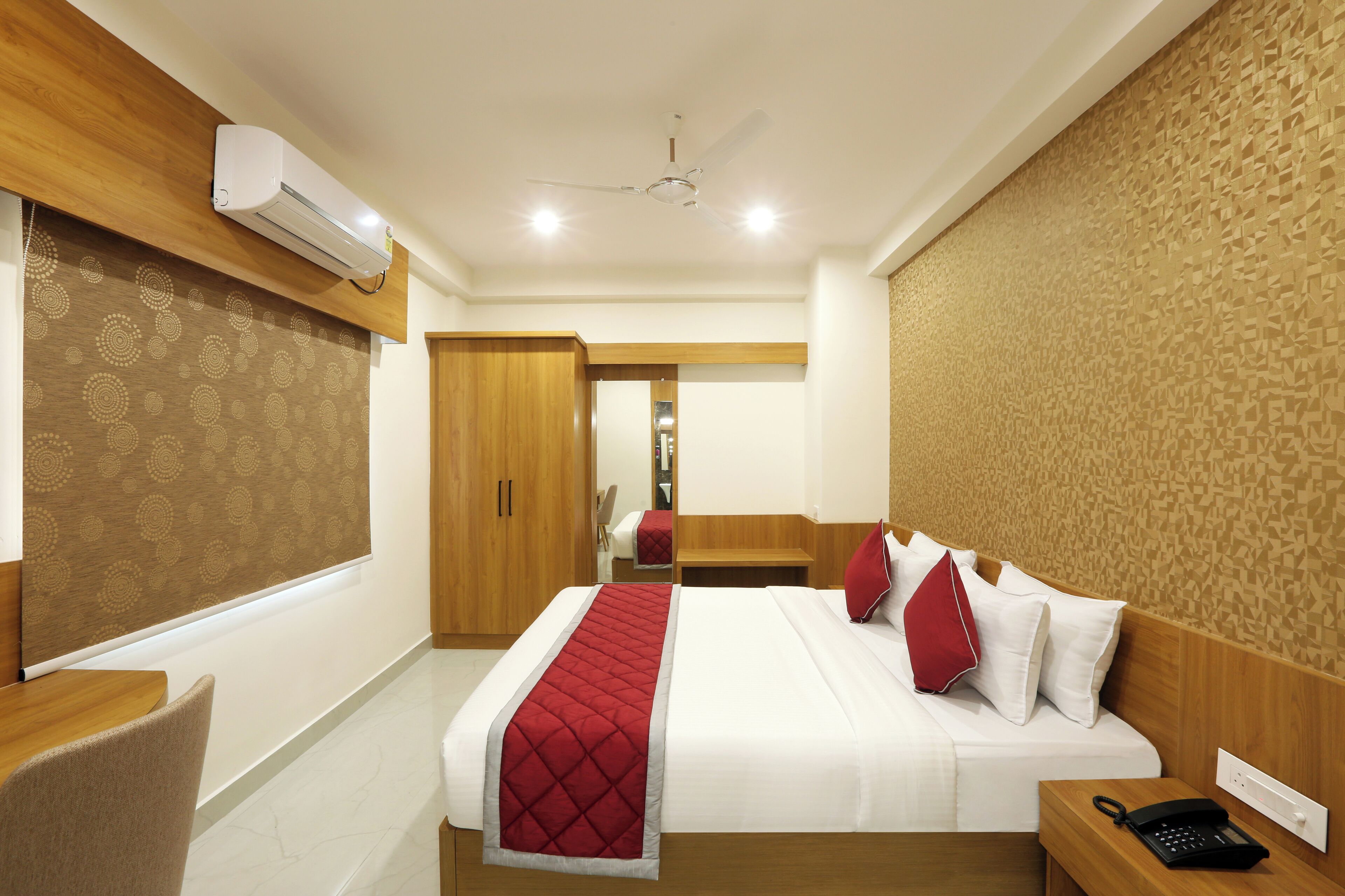 Lightning Deal at Alivaa (Limited Time Offer) | Työpöytä, kannettavalle tietokoneelle sopiva työtila, äänieristys