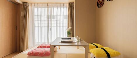 NO.202 Sushi Room, Non Smoking | In-room dining