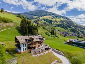 Exterior - Ski-in, ski-out luxurious apartment (Saalbach-Hinterglemm)