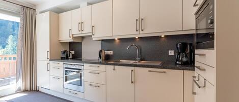 Kühlschrank, Ofen, Herdplatte, Geschirrspüler