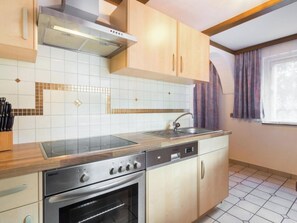 雪櫃、微波爐、焗爐、爐具