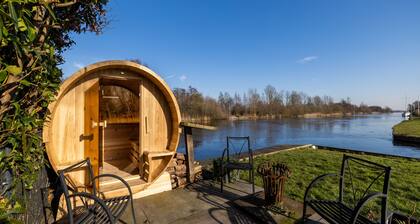 Delightful spot by the water in Friesland