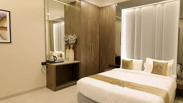 Caja de seguridad en la habitación y escritorio