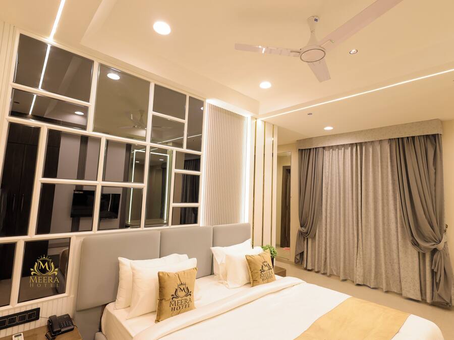 Klassieke studio suite | Een kluis op de kamer, een bureau, een laptopwerkplek