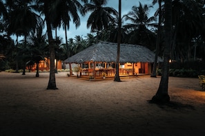 Restaurant - Roshanne Beach Resort (Kalpitiya)