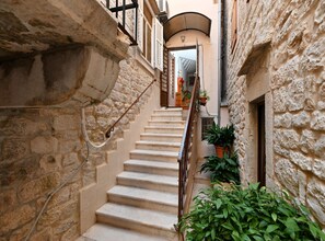 House (Five Bedroom Holiday Home) | Exterior