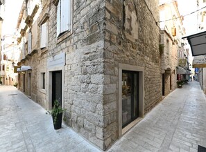 House (Five Bedroom Holiday Home) | Exterior