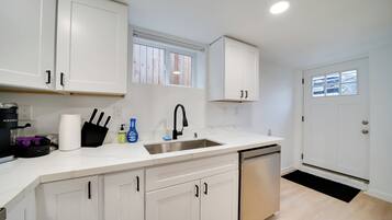 Fridge, microwave, stovetop, dishwasher