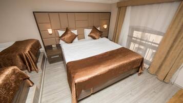 Familien-Maisonette, Balkon, Stadtblick | Hochwertige Bettwaren, Minibar, Zimmersafe, Schreibtisch