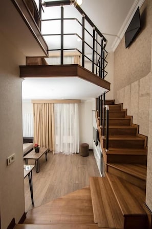 Premium bedding, minibar, in-room safe, desk - Pasage Hotel Baku (Baku)
