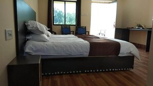 Desk, laptop workspace, WiFi (free) - Satkosia Hill View resort (Athagarh)