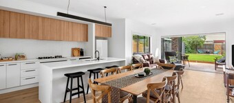 St Helens I Stunning Family Townhouse in Geelong
