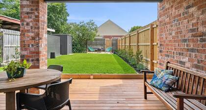 St Helens I Stunning Family Townhouse in Geelong