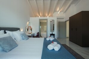 3 habitaciones, tabla de planchar con plancha y cuna de viaje 