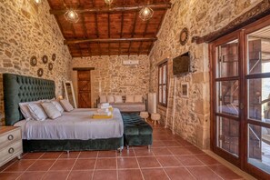 3 slaapkamers, een strijkplank/strijkijzer, reisbedje, gratis wifi