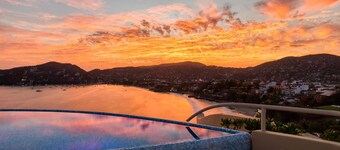 Villas KauKan 401: Wake Up to Sunrises In Bed