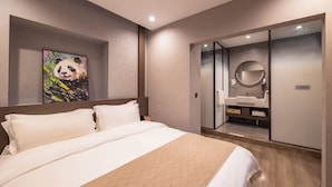 Quarto casal básico, vista para o jardim | Escrivaninha, espaço de trabalho para notebook, Wi-Fi de cortesia