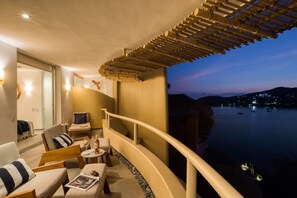 Terrace/patio - KauKan 402  Bay-Framing Views & Sunrise-Ready Bed (Zihuatanejo)