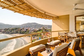 Outdoor dining - KauKan 402  Bay-Framing Views & Sunrise-Ready Bed (Only 1 Like It) (Zihuatanejo)