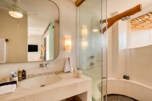Hair dryer, towels - KauKan 402  Bay-Framing Views & Sunrise-Ready Bed (Zihuatanejo)