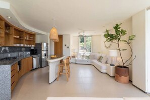 Fernseher, Stereoanlage, Arbeitsbereiche