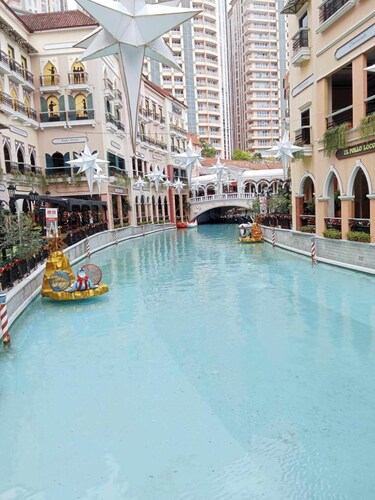 Deluxe 1BR 27th floor in Taguig/BGC w/balcony, amazing view of bay, wi-fi+55" TV