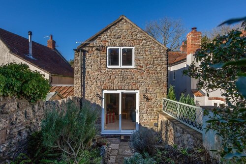 Cosy Cottage in the Mendip Hills, Private Parking