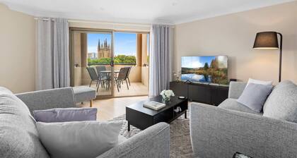 Stylish 2-Bed Camperdown Apartment with Balcony