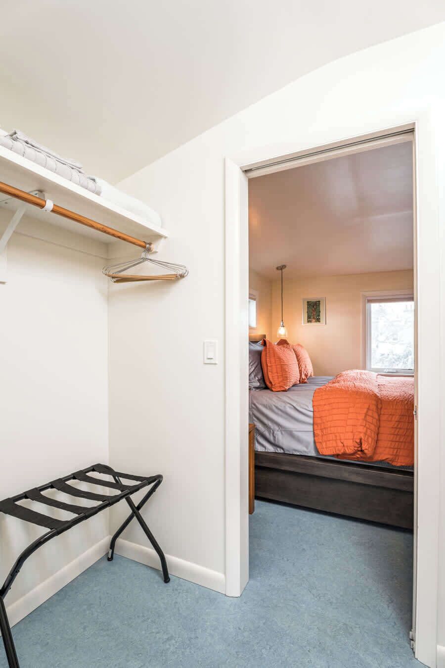 1 Schlafzimmer, Schreibtisch, Bügeleisen/Bügelbrett, Reisekinderbett