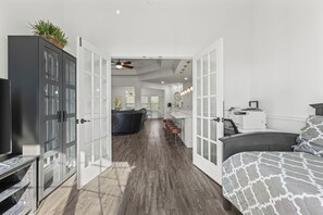 5 室のベッドルーム、アイロン / アイロン台、WiFi、ベッドシーツ