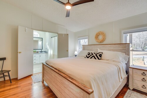 Home w/ Lake Keowee Access: Sleeps 7, Coffee Bar