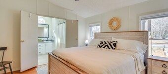 Deck, Grill & Dock Access: Lake Keowee Retreat!