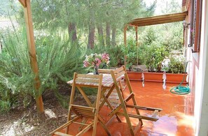 Terrace/patio - Casa Perella A: A graceful cottage surrounded by the greenery, with Free WI-FI. (Loiri Porto San Paolo)
