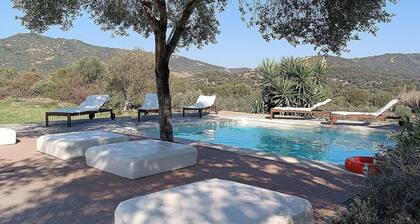 Casa Perella C: A graceful cottage surrounded by the greenery, with Free WI-FI.